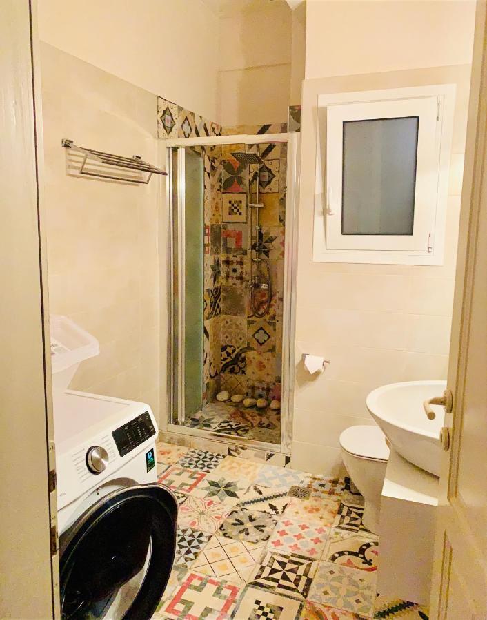 Bring Only Your Toothbrush! Athens Luaran gambar